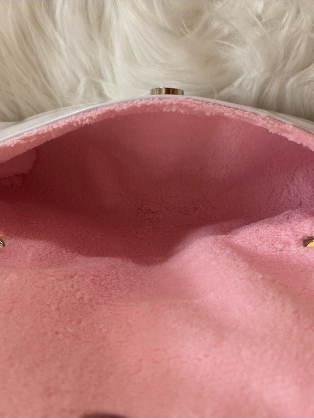 White BEAUTE Crossbody Makeup Bag with Pink Texture CC Logo - Picture 3 of 7